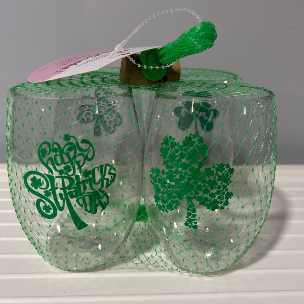 St Patrick’s Shamrock Shatterproof Stemless Wine Glasses (set of 4)